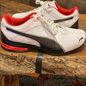 Men’s Pumas never worn